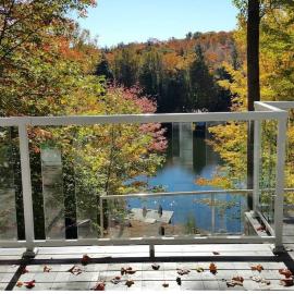 Summit Cottage on Kawagama Lake, hotel i Dorset
