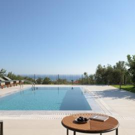 Olvios Villas, with 35m2 Pool & SeaViews, By ThinkVilla、Heraklionのホテル