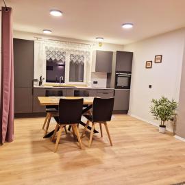 Butas Ežero 30 – hotel w mieście Płotele