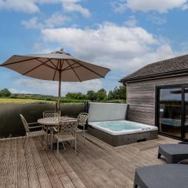체다에 위치한 호텔 Tor Farm Lodges - Private Hot Tubs, Shared Seasonal Outdoor Pool, Dog Friendly