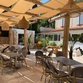 AUBERGE DES PINS, hotel i Bandol