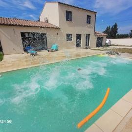 Villa moderne avec piscine, viešbutis mieste Montė