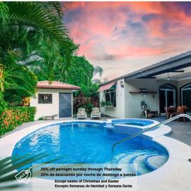 Villa Brisa del Mar by Vacation Pura Vida, hotel en Esterillos