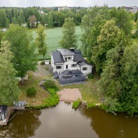 Villa Gaia! - Luxury villa with jacuzzi and beach close to trainstation 10 minutes from Tampere city! 1,5 hours to Helsinki