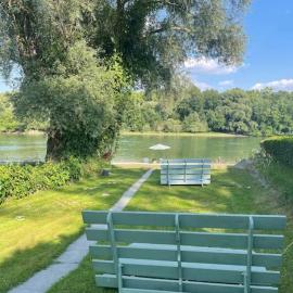 Danube Lupa Island holiday home-close to Budapest, hotel in Budakalász