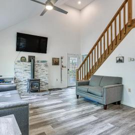 Pools, Lake, AC, Tiki Bar, Skiing: Delaware River โรงแรมในLackawaxen