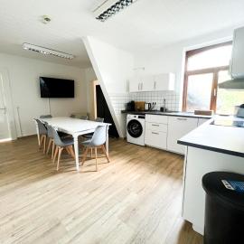Krefeld House Deluxe Apartment - 15min to DUS & FREE Parking, hotel in Krefeld