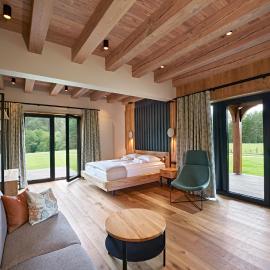 Siedlisko Milachowo nad rzeką - luxury wellness oasis Adults only，Rolbik的飯店