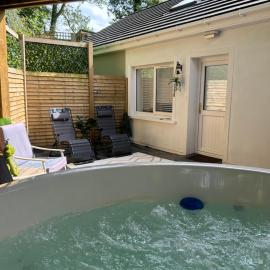 Sèid Bò - Sleeps 6 -Private 6 Person wood burning HotTub, hotel in Burnfoot