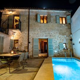 Townhouse Albuqassim by homevillas360, hotel em Pollença
