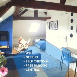 Equidia Compiègne Free Parking Wifi Self Check-in – hotel w mieście Venette
