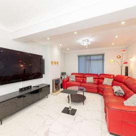 Stylish HouseSmart FeaturesJacuzziLarge Garden - Pass the Keys, hotel di Reading