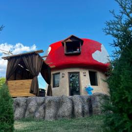 Приказната къщичка на Смърфовете – hotel w mieście Krayni Dol