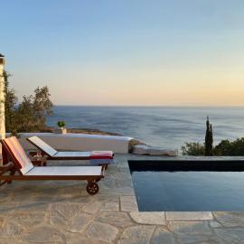 Villa AVRA, a serene Cycladic villa with private pool overlooking the Aegean Sea, hotel u gradu Baci