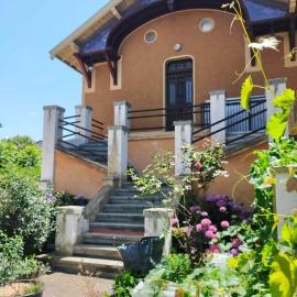 Maison Bonhomme, hotel in Cusset