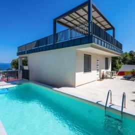 Amazing Home In Peruski, hotel a Peruški