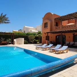 Nayah Stays, Lagoons beach, Paradise 3 ensuite with private pool, hotel di El Gouna