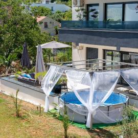 Opatija Bregi, Hotel in Breza