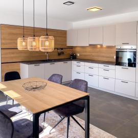 4-Zimmer Wohnung, zentral Fränkische Schweiz, Neubau, Parkplatz, 3 SZ, 2 BZ, große Terrasse, hotell i Ebermannstadt
