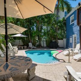 AMI Condo With Pool, Walk to Beach, Bars, Restaurants and Fishing!