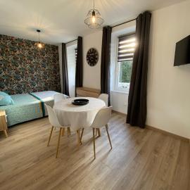 Studio 1er étage - Centre-ville - Local vélos disponible, отель в городе Майенн
