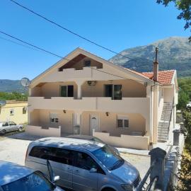 Apartmani Gusani, viešbutis mieste Radanovići