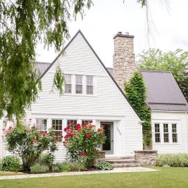 Waterfront Niagara-On-The-Lake Farmhouse on a Vineyard