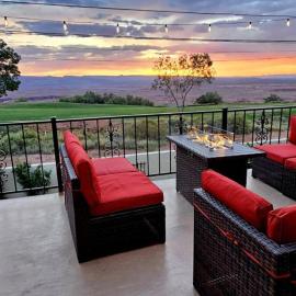 Cliff Views - Hot Tub - SUPs - Boat Parking - Sleeps 16, hotel i Page