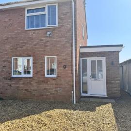 3 Bed House - Sleeps 6 - Pets - Garden - Parking
