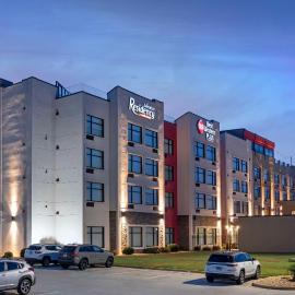Best Western Plus Executive Residency Rigby's Water World Hotel, hotel di Warner Robins