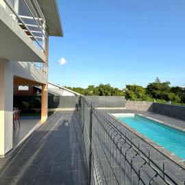Le Saphir - Vue piscine, Terrasse, Destreland, hotel a Baie-Mahault