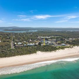 Opposite Bennetts Beach, hotel in Hawks Nest