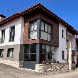 Azul Andrin, hotel u gradu 'Andrín'