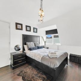 Dartford Town 3 Bed by Harlington