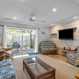 Dreamy Vacation Smart-Home by the Beach home, hotell i Pine Knoll Shores