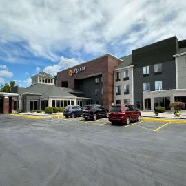 La Quinta Inn & Suites by Wyndham South Holland, hotel sa South Holland