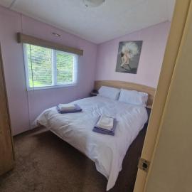 Lodge Sleeps 4 - Pet Friendly with Private Parking