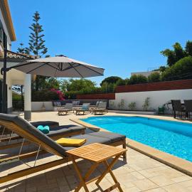 CASA CARAVELA - Spacious Villa, Sunny Swimming Pool & BBQ