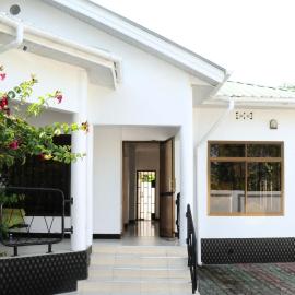OYA Guest House、Usa Riverのホテル
