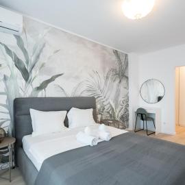 Majestic Apartments- with Parking