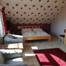 Apartmá 1 Ubytování u kostela, SEDLO, khách sạn ở Číměř