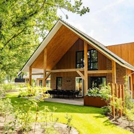 Veluwe Villa met Wellness en Binnenzwembad, hotell i Wekerom