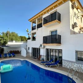 Large villa with private pool 5 min from beach, 12 guests