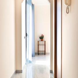 House 320: Comiso'da bir otel