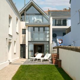 Atlantic View Coach House, North Cornwall seafront, 5 star Gold, hótel í Polzeath