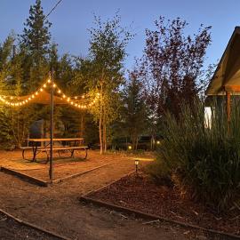 The Hilltop Cabin Retreat in Bass Lake Heights, hotel di Oakhurst