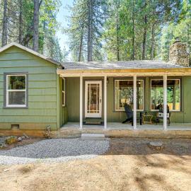 Walk to Winery: Cozy Cabin w/ Fire Pit in Murphys, hotel em Murphys