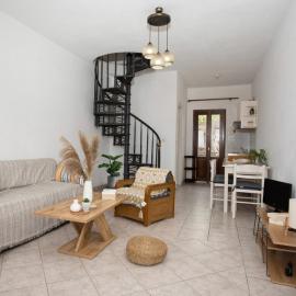 Seafront & Sunsets Sigri House، فندق في Sígrion