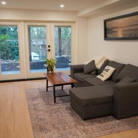 Spacious Forested Garden Suite, hotel en North Vancouver