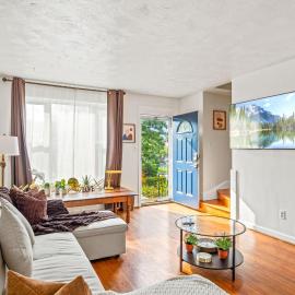 --Free Parking & 2 King Beds -- Vintage Retreat -- Floyd's Freedom